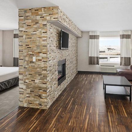 Home Inn & Suites - Swift Current Dış mekan fotoğraf