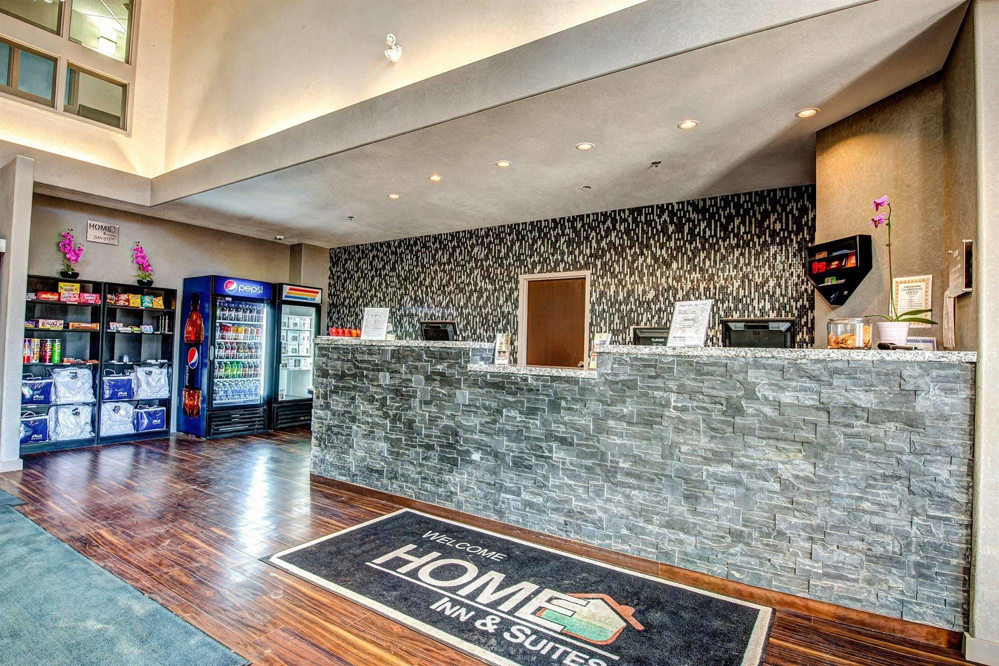 Home Inn & Suites - Swift Current Dış mekan fotoğraf